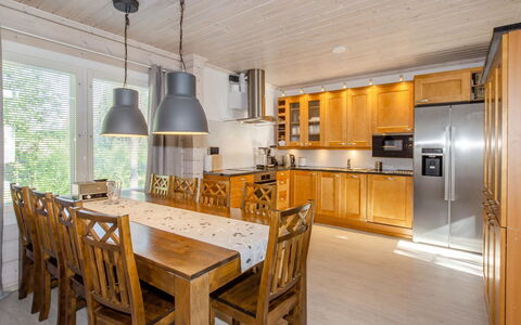 Villa Valo: Balcon, Appartement, Ombre, Verre, Condominium, Balustrade, Porche, Daylighting, Plate-Forme, Mobilier De Jardin