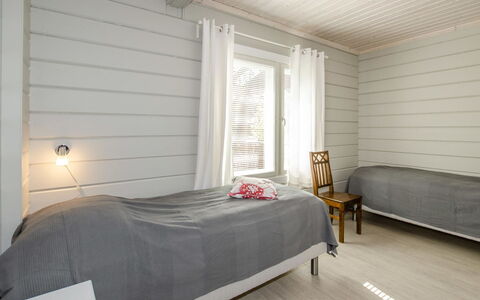 Villa Valo: Balcon, Appartement, Ombre, Verre, Condominium, Balustrade, Porche, Daylighting, Plate-Forme, Mobilier De Jardin