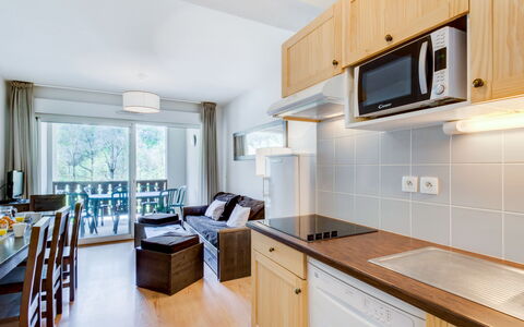Loudenvielle 651: Meubles, Cabinetry, Propriété, Bâtiment, Comptoir, Fenêtre, Électroménager, Cuisine, Design Intérieur, Bois
