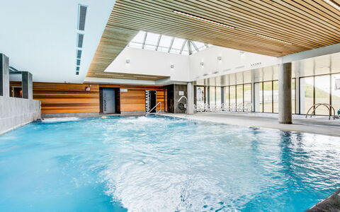 Peyragudes 651: L'Eau, Propriété, Piscine, Bâtiment, Bleu Azur, Ombre, Loisir, Aqua, Maison