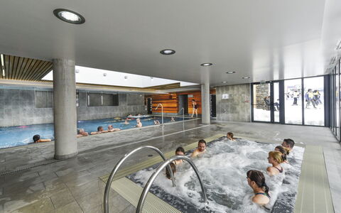 Peyragudes 651: L'Eau, Piscine, Design Intérieur, Bâtiment, Sol, Sol, Composite, Loisir, Fenêtre, Verre