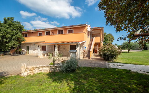 Pula Krnica 120: Propriété, Domicile, Maison, Immobilier, Bâtiment, Zone Résidentielle, Biens, Lot Terre, Architecture, Villa