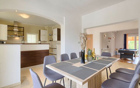 Melian: Pièce, Propriété, Meubles, Design Intérieur, Bâtiment, Salle À Manger, Maison, Table, Immobilier, Sol