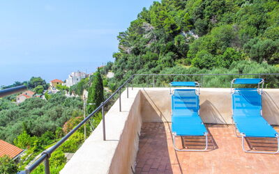 Finale Ligure 673: Propriété, Immobilier, Recours, Vacances, Loisir, Station De Montagne, Arbre, Tourisme, Architecture, Piscine