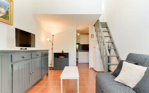 Gruissan 850: Pièce, Propriété, Meubles, Bâtiment, Design Intérieur, Sol, Maison, Immobilier, Plafond, Table