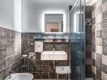 loft-in-sorrento-apartment-bathroom
