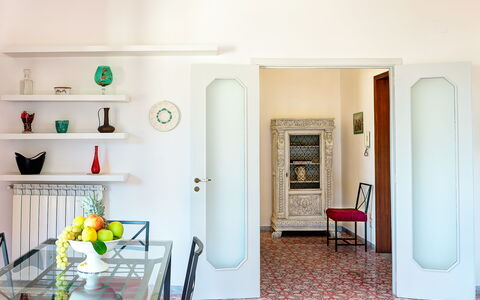 Parsano Home: Meubles, Propriété, Bâtiment, Porte, Design Intérieur, Orange, Maison, Bois, Sol, Cadre