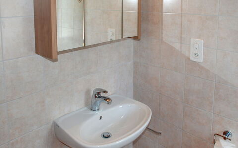 Rustico Ca' Di Garoi: Salle De Bains, Tuile, Robinet, Propriété, Mur, Lavabo, Pièce, Luminaire Plomberie, Évier, Sol