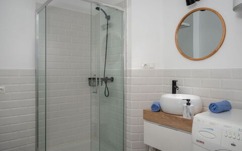 La Dorada: Salle De Bains, Pièce, Propriété, Tuile, Luminaire Plomberie, Robinet, Architecture, Sol, Douche, Matériel De La Propriété