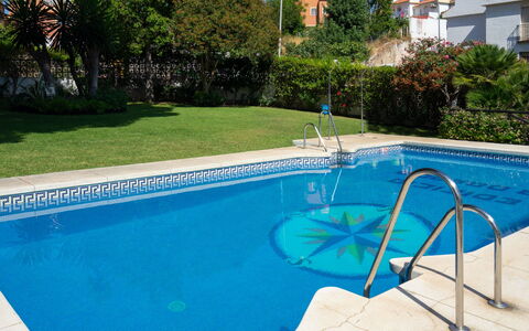 La Dorada: Piscine, Propriété, Loisir, Immobilier, Maison, Herbe, Bâtiment, Arbre, Appartement, Vacances