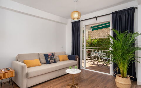 La Dorada: Pièce, Vert, Meubles, Revêtement De Sol Stratifié, Design Intérieur, Salon, Propriété, Sol, Jaune, Parquet