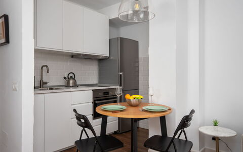 La Dorada: Pièce, Meubles, Propriété, Design Intérieur, Cuisine, Comptoir, Bâtiment, Maison, Cabinetry, Table