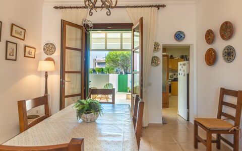 Sa Marina: Propriété, Pièce, Bâtiment, Design Intérieur, Meubles, Immobilier, Maison, Sol, Plafond, Table