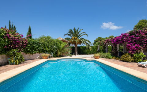Villa Lander: Piscine, Propriété, Immobilier, Recours, Vacances, Maison, Biens, Bâtiment, Loisir, Villa