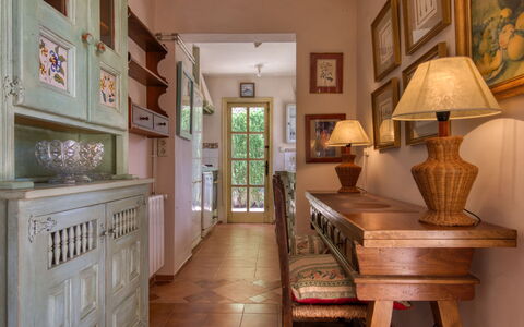 Villa Lander: Pièce, Propriété, Meubles, Design Intérieur, Sol, Bâtiment, Maison, Plafond, Domicile, Architecture