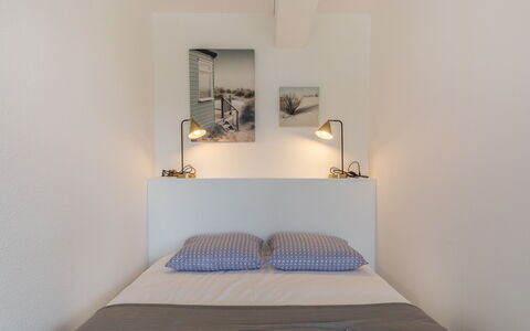 Résidence le Grand Bleu: Pièce, Chambre, Lit, Propriété, Meubles, Design Intérieur, Mur, Sol, Maison, Bâtiment