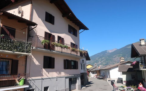 Cima: Propriété, Bâtiment, Ville, Maison, Quartier, Immobilier, Zone Résidentielle, Appartement, Architecture, Ciel