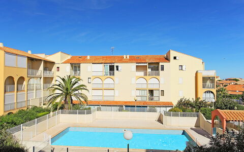 Narbonne-Plage 150: Ciel, Plante, Bâtiment, Fenêtre, Arbre, Piscine, Maison, Zone Résidentielle, Loisir, Design Urbain