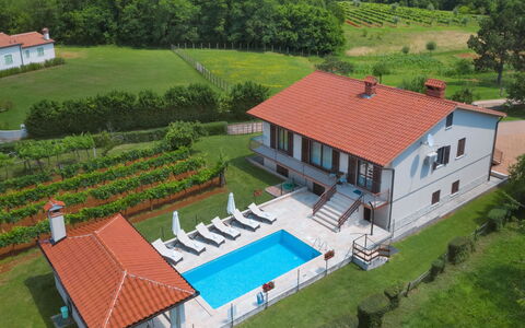 Ana: Propriété, Maison, Toit, Photographie Aérienne, Bâtiment, Zone Rurale, Lot Terre, Immobilier, Station De Montagne, Biens