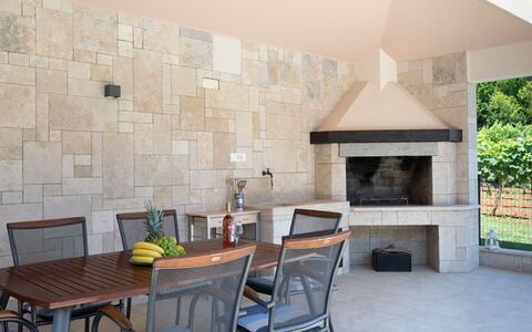 Ana: Propriété, Pièce, Meubles, Bâtiment, Design Intérieur, Maison, Mur, Immobilier, Sol, Brique