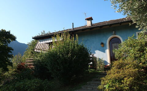 Sulle Colline Casalesi: Plante, Ciel, Bâtiment, Fenêtre, Paysage Naturel, Arbre, Végétation, Chalet, Maison, Zone Rurale
