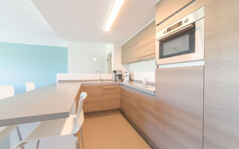 Costae with Balcony: Propriété, Pièce, Design Intérieur, Bâtiment, Meubles, Architecture, Maison, Immobilier, Plafond, Sol