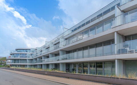 Costae with Balcony: Architecture, Bâtiment, Propriété, Usage Mixte, Façade, Zone Résidentielle, Bâtiment Commercial, Immobilier, Zone Métropolitaine, Quartier Général