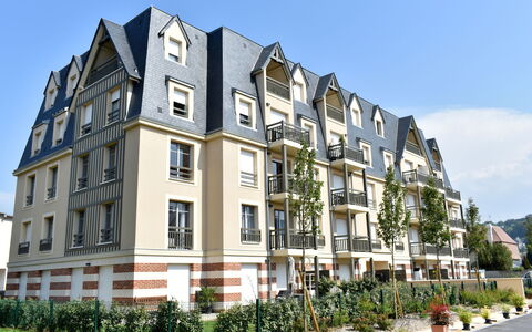 Deauville-Trouville 712: Ciel, Bâtiment, Plante, Jour, Fenêtre, Design Urbain, Condominium, Nuage, Quartier, Zone Résidentielle