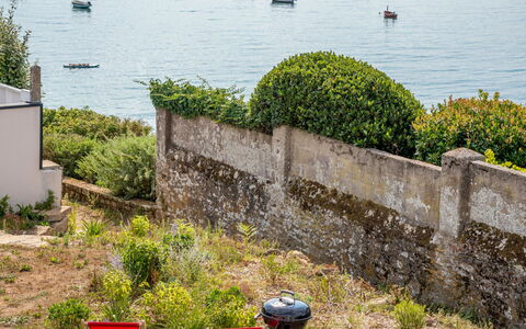 Villa Kerhostin: L'Eau, Mur, Mer, Arbre, Plante, Arbuste, Pot De Fleur, Roche, Maison