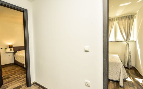 Biograd Na Moru 180: Pièce, Propriété, Mur, Design Intérieur, Sol, Bâtiment, Immobilier, Maison, Architecture, Suite