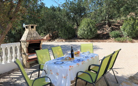 Paraíso: Meubles, Table, Plante, Propriété, Chaise, Ciel, Tableau De Plein Air, Mobilier De Jardin, Arbre, Ombre