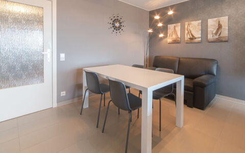 Calista 213 with Balcony: Table, Meubles, Propriété, Chaise, Bois, Salle, Sol, Sol, Bâtiment, Revêtement De Sol Stratifié