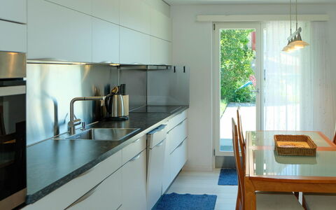 Hauswurz: Comptoir, Cuisine, Meubles, Design Intérieur, Sol, Cabinetry, Appareil De Cuisine, Évier, Sol, Bois