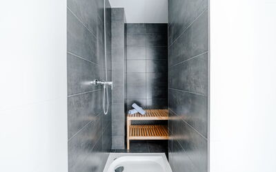 Arenal Boutique Suite 734.3: Sol, Sol, Composite, Luminaire Plomberie, Tuile, Salle De Bains, Plomberie, Douche