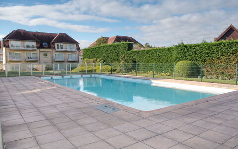 De Haan 280: L'Eau, Nuage, Ciel, Bâtiment, Piscine, Bleu Azur, Plante, Plan D'Eau, Maison, Arbre
