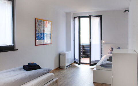 Fiorita: Pièce, Propriété, Meubles, Bâtiment, Chambre, Sol, Design Intérieur, Lit, Maison, Daylighting