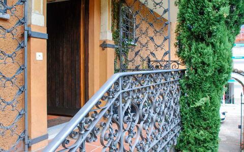 Fiorita: Plante, Propriété, Bleu Azur, Bois, Mur, Composite, Immobilier, Façade, Teintes Et Ombres
