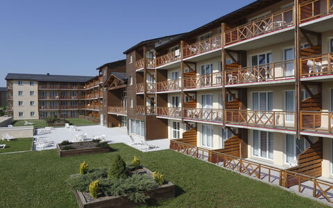 Bolquere 651: Bâtiment, Propriété, Zone Résidentielle, Architecture, Usage Mixte, Appartement, Maison, Immobilier, Condominium, Pièce