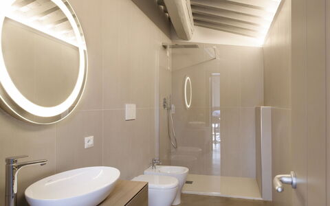 Florence 862: Salle De Bains, Propriété, Pièce, Toilette, Design Intérieur, Luminaire Plomberie, Siège De Toilette, Plafond, Architecture, Sol