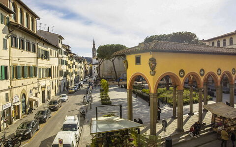 Florence 862: Ville, Ville, Bâtiment, Établissements Humains, Espace Public, Centre De La Ville, Architecture, Jaune, Usage Mixte, Zone Urbaine