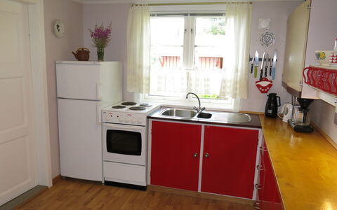 Ogge: Cabinetry, Evier, Comptoir, Évier, Cuisine, Électroménager, Cuisinière, Fenêtre, Appareil De Cuisine, Éclairage