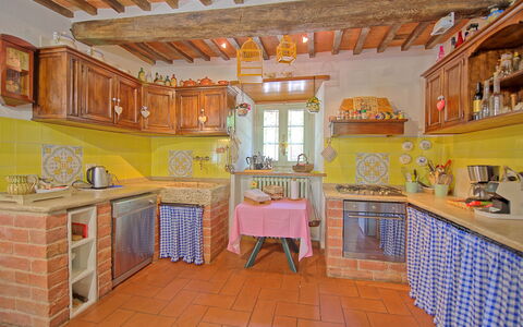 Casale San Martino: Propriété, Pièce, Bâtiment, Cuisine, Meubles, Maison, Immobilier, Cabinetry, Design Intérieur, Domicile