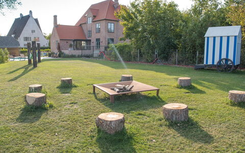 Villa Sas: Propriété, Herbe, Arbre, Lot Terre, Cour, Maison, Pelouse, Arrière-Cour, Domicile, Jardin