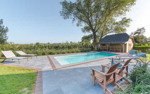 Villa Sas: Propriété, Piscine, Maison, Bâtiment, Immobilier, Biens, Domicile, Villa, Arrière-Cour, Herbe