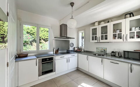 Villa Montes: Cuisine, Appareil De Cuisine, Comptoir, Cabinetry, Design Intérieur, Meubles, Principaux Appliance, Sol, Électroménager, Plafond