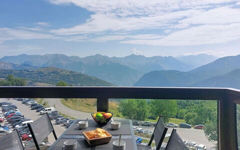 Les Terrasses du Corbier: Montagne, Chaîne De Montagnes, Station De Montagne, Crête, Mobilier De Jardin, Chaise, Alpes, Tableau De Plein Air, Vallée, Balcon
