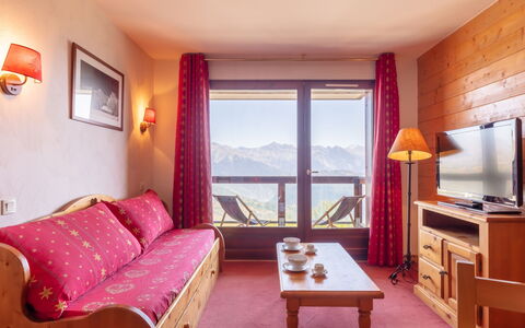 Les Terrasses du Corbier: Pièce, Meubles, Propriété, Design Intérieur, Bâtiment, Suite, Chambre, Lit, Maison, Table