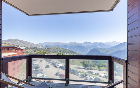 Les Terrasses du Corbier: Ciel, Propriété, Jour, Bâtiment, Fenêtre, Montagne, Ombre, Bois, Design Intérieur, Végétation