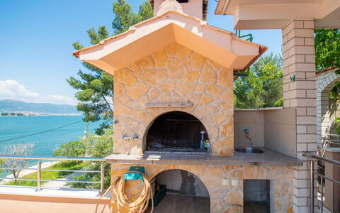 Trogir 182: Ciel, L'Eau, Bâtiment, Bleu Azur, Arbre, Architecture, Bois, Toit, Loisir, Chalet