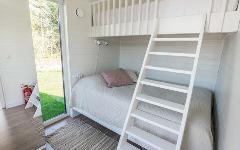 Villa Lux: Balcon, Appartement, Ombre, Verre, Condominium, Balustrade, Porche, Daylighting, Plate-Forme, Mobilier De Jardin